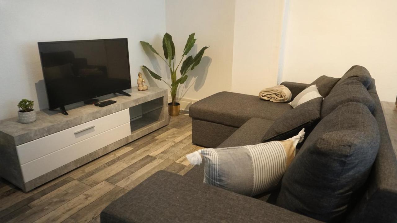 Logement Spacieux - Face A La Gare Et Centre-Ville Épinal Exteriör bild